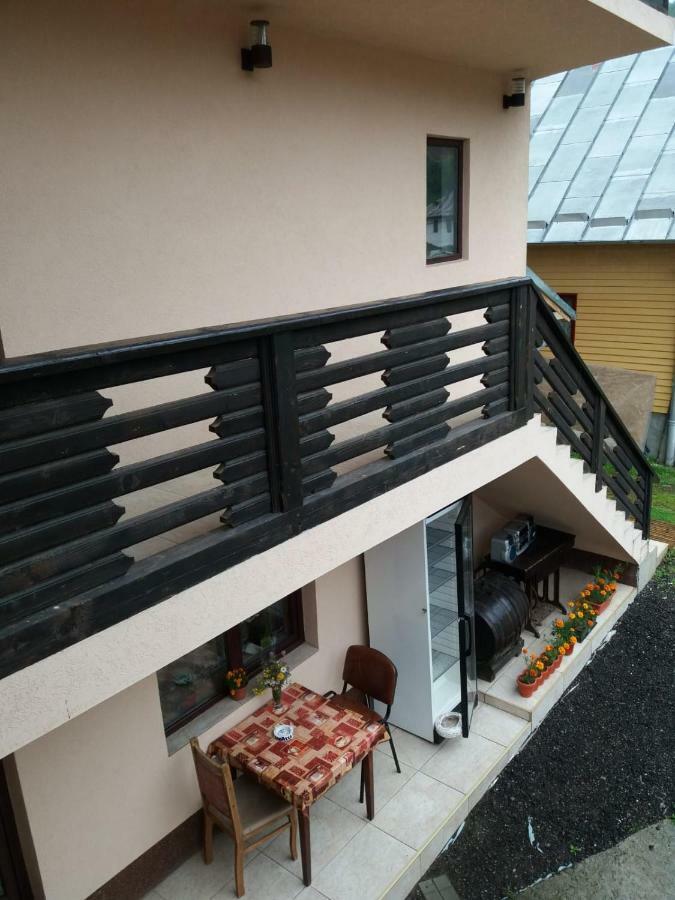 Dîmbovicioara Lip Si Ely酒店 外观 照片